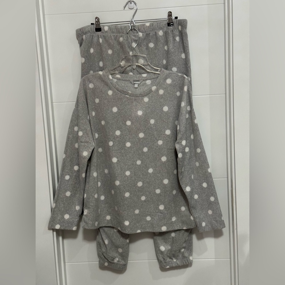 ✨NWT✨ Reitman’s: Women’s Pajama Set- Size Large